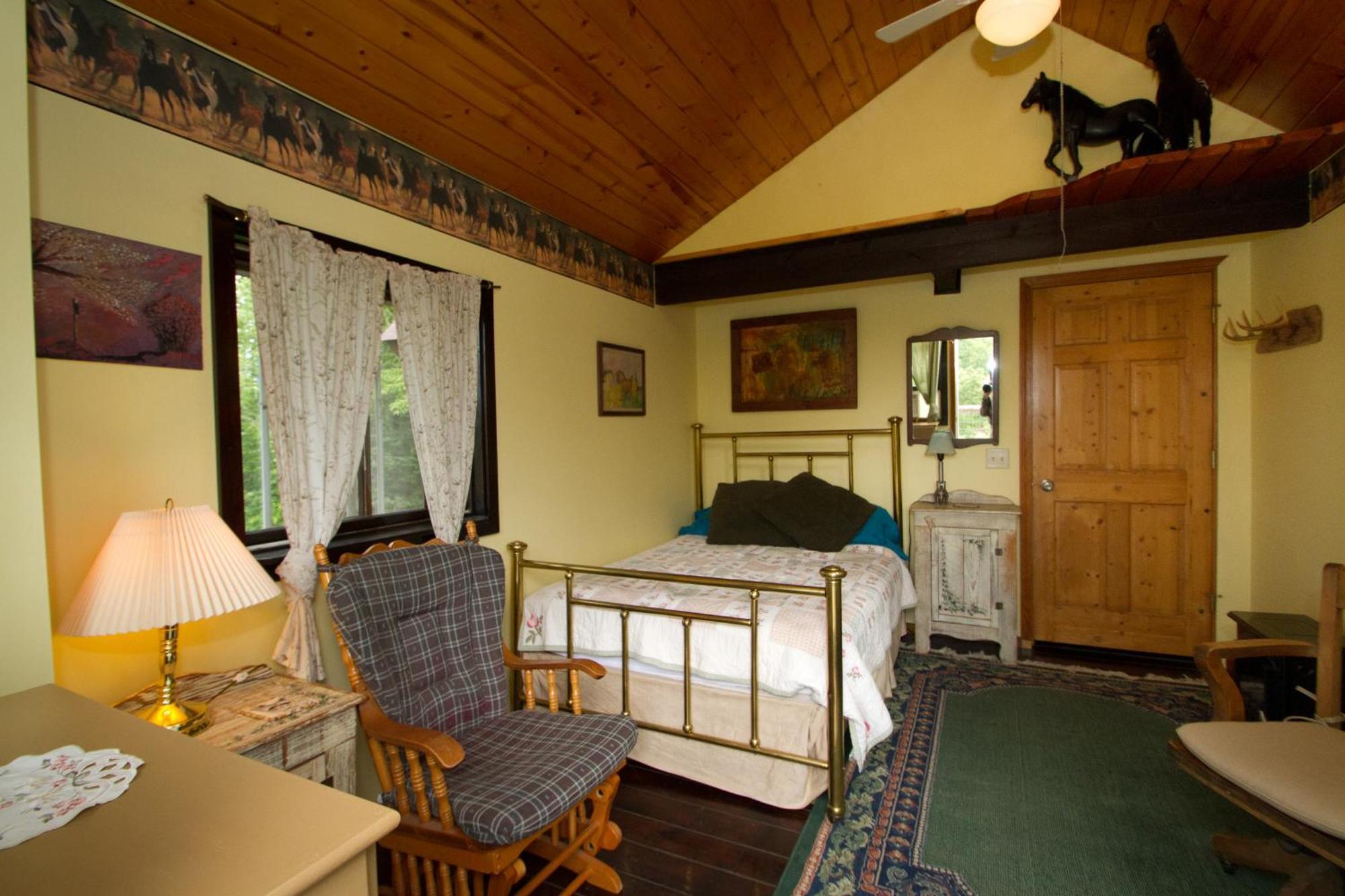 White Horse Stable Homestay *